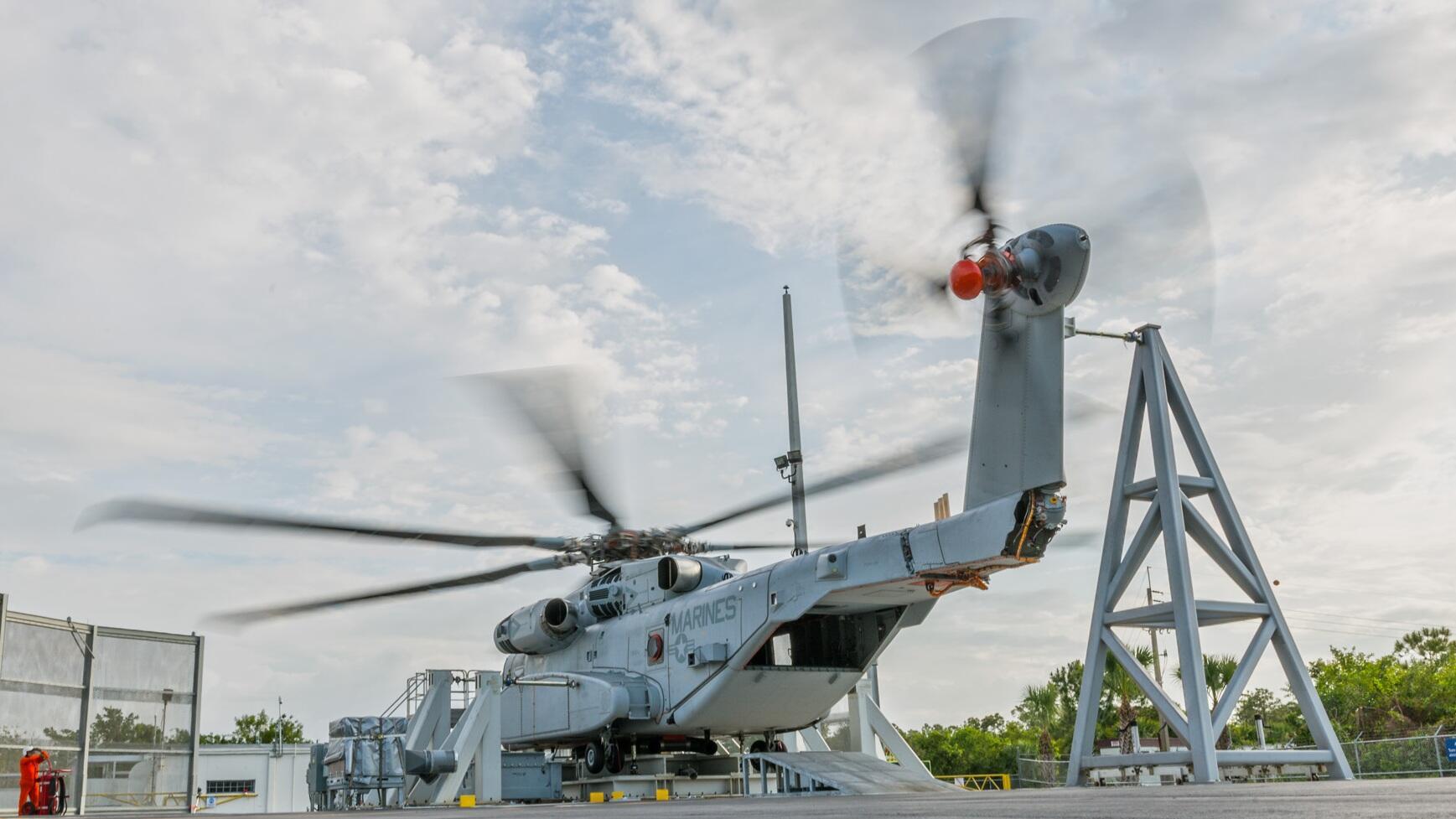 المروحية CH-53K King Stallion الجديدة BmkTr86CAAA0hXB