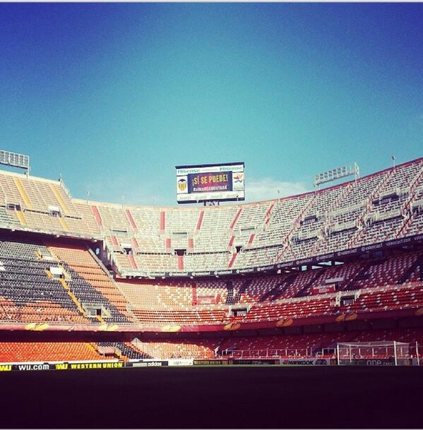 valenciacf's tweet photo. El cielo de Valencia clama al cielo: #SiSePuede! Unid@s por un #VCFsentiment! Queremos #altraREAMUNTADA! Amunt! http://t.co/HVnbtd5qIJ