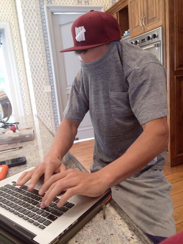 arianagrammy's tweet image. cnt c da haterz #BuyProblemOniTunes #WatchProblemLyricVideo