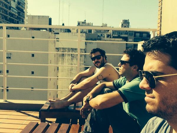 fostertomas's tweet photo. #RoofTop #Chillin' (@ Fosterland Cañitas) http://t.co/RQ0AYSSsB0 http://t.co/lNwnjRMR80