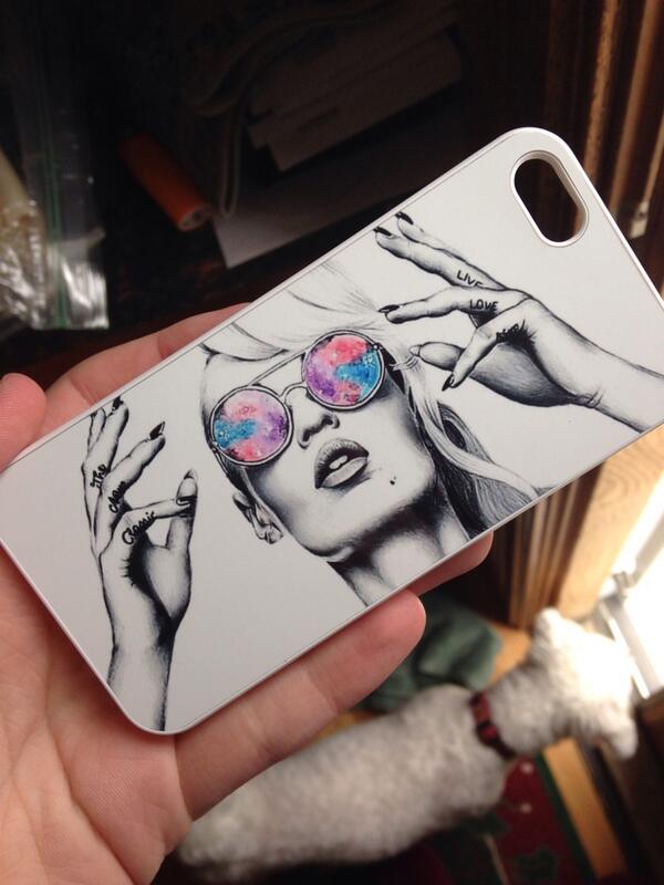 messyhomo's tweet image. got my new case, bitchessssss 💋 @IGGYAZALEA #TheNewClassic 

#BuyProblemOniTunes 
#WatchProblemLyricVideo