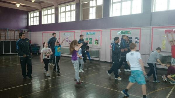 missljmac's tweet photo. Thanks @unionargentina great meeting you all at garscadden primary ahead of @Glasgow7s 
The children won this game! http://t.co/pmOI5aH1QH