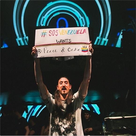 VMusicE's tweet photo. @steveaoki vuelve a brindar su apoyo a Venezuela en una de sus presentaciones! Thanks Aoki! #SOSVenezuela http://t.co/KDS5XBKqiI