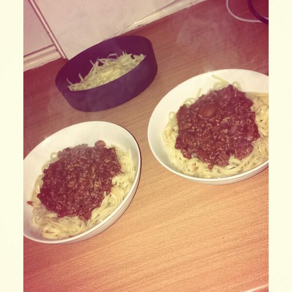 Rkmox's tweet image. Thursdays = 🍝😋 #cheffers