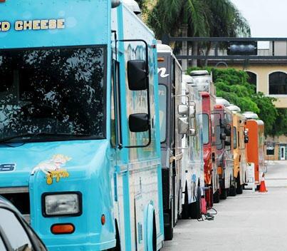 MiamiCVB1's tweet photo. It's Food Truck Friday! Food trucks of all kinds line the beach every Friday for YOU. Who's your favorite?#FTF http://t.co/nAq6XDy8Nl