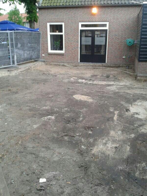 verwennerij's tweet photo. Het begin is gemaakt. Vanaf eind mei overdekt terrassen &amp; barbecueën #Oirschot nu nog even doorbouwen http://t.co/WUyInjwPAa