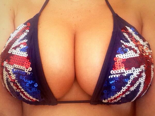 @TheLadBible #CleavageThursday