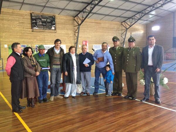 FuenzalidaDip's tweet photo. Celebrando junto al core Miguel Meza junto a los trabajadores en Lago Ranco http://t.co/0VQmiCCsKZ