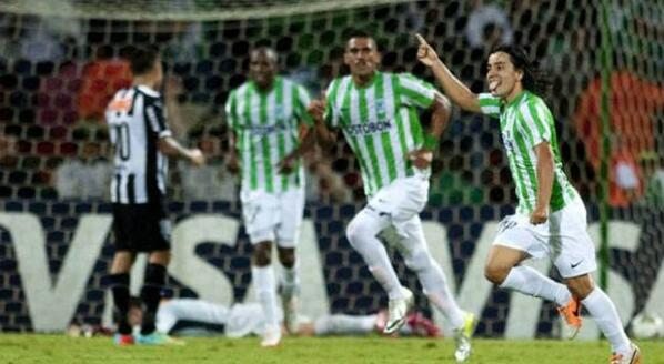 RevistaSemana's tweet photo. Nacional eliminó al campeón de la Libertadores >> http://t.co/kuyuMu8URe http://t.co/vIw9N2Kefc