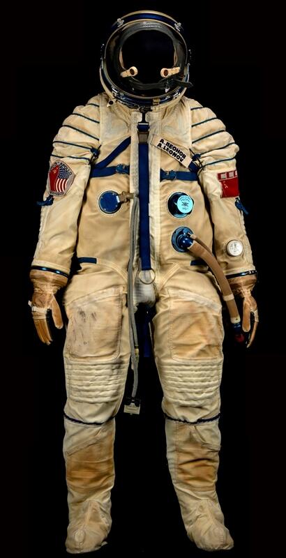 CollectiblesNet's tweet photo. A Space Suite worn by astronaut Alexei Leonov sold for 242K! http://t.co/4UqprORIPD http://t.co/saBsWFnBFV