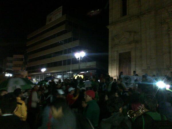 AlonsoRafaelxTi's tweet photo. @catasand Otra imagen en el !CACEROLAZO!, en la ciudad de #Duitama en apoyo a nuestros Campesinos! #CacerolazoSumercè http://t.co/hStFMEpIty