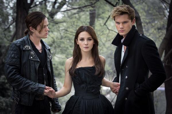 laurenkatebooks's tweet image. For the evening crowd: don't want anyone to miss the #fallenmovie First Look!