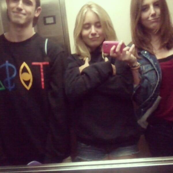Iriroig's tweet photo. Moleton cuando vamos de fiesta con el mas popu de todos <33333333 @Vandersic http://t.co/QdCdRTBRLi