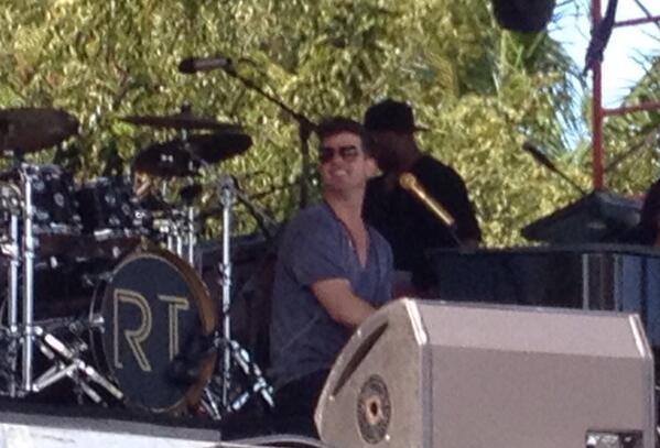 mmmaddymartens's tweet photo. Oh haiiiiii Robin Thicke. 🙋🙋🙋💕 http://t.co/xWp0iLWyUD