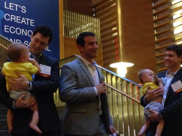 PhaseOptics uses adorable twin babies to help them make their #ElevatorPitch #WhartonBPC