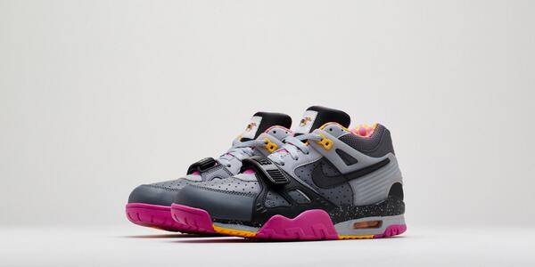 veeg Geometrie scannen Nike.com on Twitter: "Bo knows cross-training. Bo knows horse racing? The Air  Trainer III drops tomorrow at 8am EDT: http://t.co/7sF0npJZTD  http://t.co/rtHOM7DxXX" / Twitter