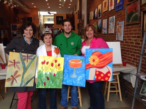 BeckyTodd44's tweet photo. Nothing like paintin with your mom on her big birthday!!@TraTodda #picasso http://t.co/L1p0l6yawT