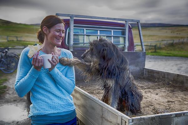 davidlansing's tweet photo. Our leader, Adriena Daunt, and Tiz in Wedderburn, NZ. #NZMustDo http://t.co/gyxOpdlVPf