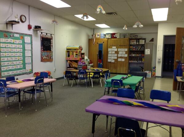TWebben's tweet photo. The Rainbow Cafe is ready for readers! @woodriverlittleeagles #readingcafe,#readingfun http://t.co/PAUJk58HJZ