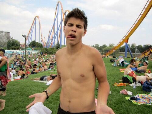 NDKelsiePierce's tweet photo. Logie what the hell are you doing? 😂😂😂😂👏👏👏👏 http://t.co/M1NARv0PXf