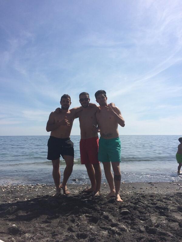 lorenmecid's tweet photo. Buen día de playa @aantoine14 @kike1989 cangrejitos  jajaja http://t.co/jSt5HbMpR1