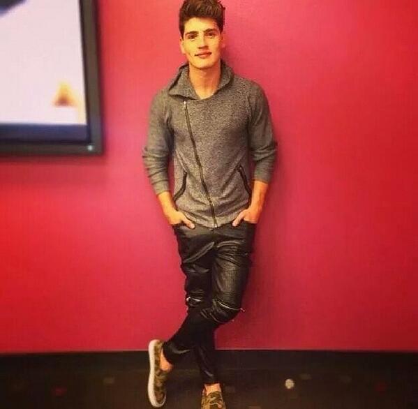 MonaS2013's tweet photo. Apparently I just found my new celebrity crush Gregg Sulkin you are so beautiful to me :) love you 😍 http://t.co/Dw5C5z8Z66