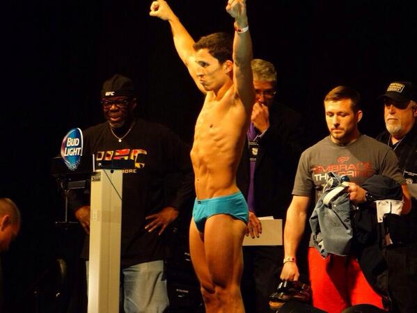 JoeJitsu's tweet photo. #ThrowBackThursday to when I was 25 lbs. skinnier 6 days ago. #TheBeefIsBack #WeightCutPeePee #TeamNoDick http://t.co/KRacsDRyG5