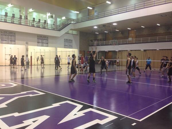 NYUGreekWeek's tweet photo. Fraternity Volleyball! #GreekWeek2014 http://t.co/tsT0KqjJrq