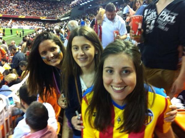 Nataliapr87's tweet photo. Ara mes que mai! #AmuntValencia @valenciacf @arantxa128  a pesar de todo gran noche en el Mestalla! http://t.co/aDWZq0wvFm