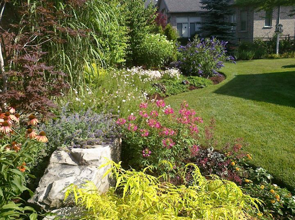 boslandscaping's tweet photo. Professional planting and pruning today provides full dense landscapes throughout summer!http://t.co/beVRc4Iabt http://t.co/iqRQYfllrj