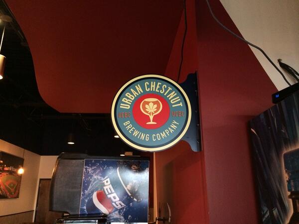 jmath76's tweet photo. @urbanchestnut @ECPizza all day everyday and damn it is delicious! #beer #pizza http://t.co/Tg3vqXMNj0