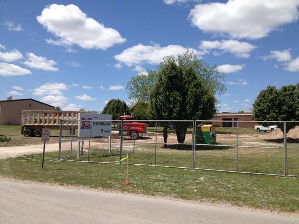 MustangElem's tweet photo. Construction has started! Excitement at ME! http://t.co/I9lhVzlBYo
