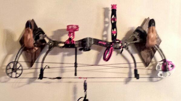 Kdsims1975's tweet photo. Love my Bow hanger !! http://t.co/mmClCszrkS