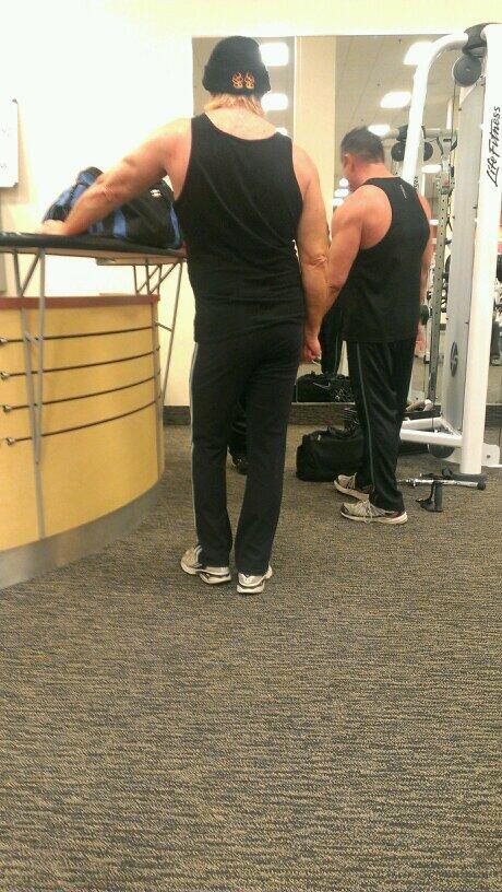 AlanWoosh's tweet photo. When you skip leg day http://t.co/91eALyoBr8