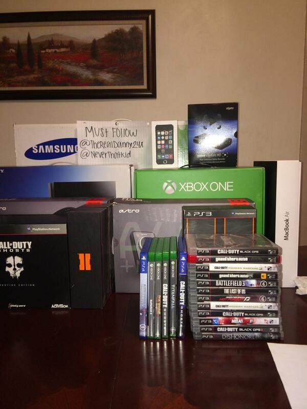 TheRealDanny24x's tweet image. Huge Giveaway w/ @NeverThatKid Read pics for info and follow us to enter!