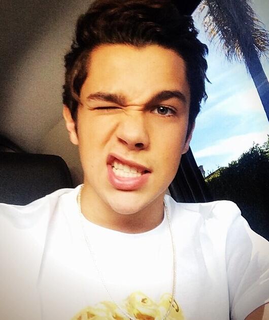 Austin (@mxhonefake) on Twitter photo 