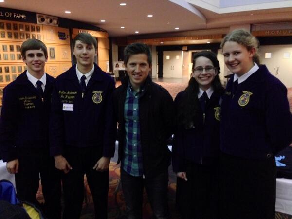 JoshShipp's tweet photo. Big THANK YOU to Hunter, Travis, Katie &amp; Sarah! #bodyguards http://t.co/lB7IPTXIU0