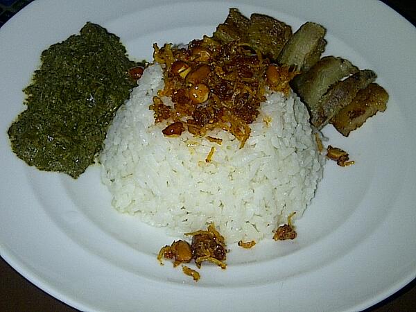 HORAS_Semarang's tweet photo. NIKMATI Paket HEMAT hanya 25K + special sambal ANDALIMANnya @@jelajahsemarang@jatengIKLAN@GMKISemarang@nhkbpsb http://t.co/PfPZYsyCD9