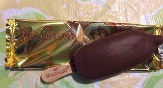 Neshunda2014DH's tweet photo. Chocolate in a Gold Magnum wrapper...
#getit http://t.co/ypRLedXdeT