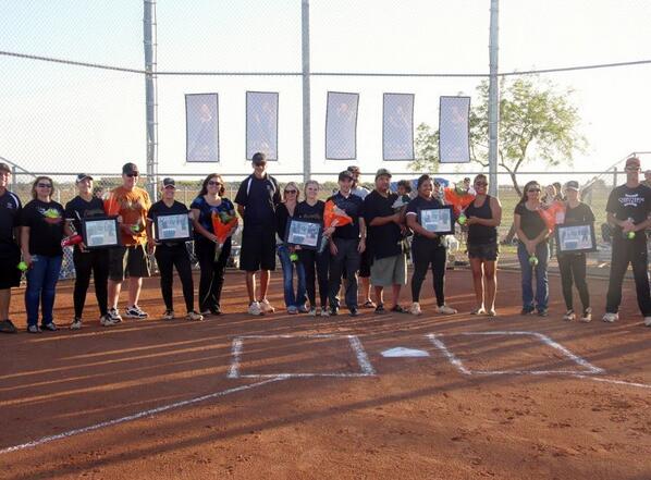 CampoSoftball's tweet photo. Congratulations Seniors. Sam Leighty #1, Paige Hess #2, Destinee Martinez #12, Amber Ewert #13, Maddi Johnson #22 http://t.co/aqWznqF1WI