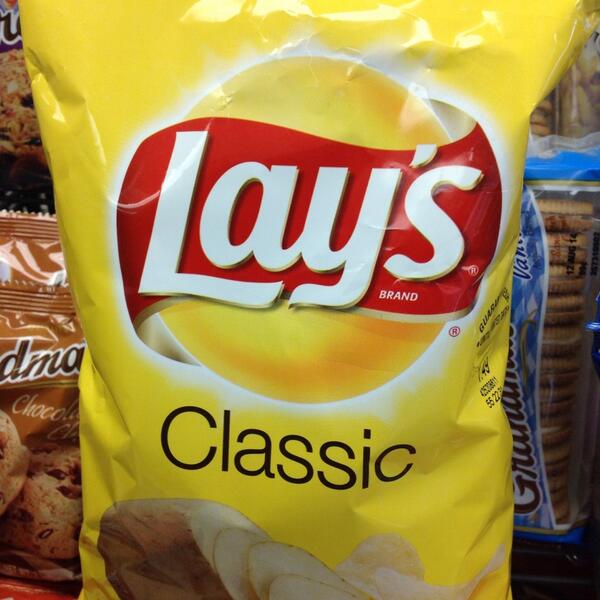 @FritoLayMidwest #clintonbullseye&amp;chips my favorite chip is Reg Lays