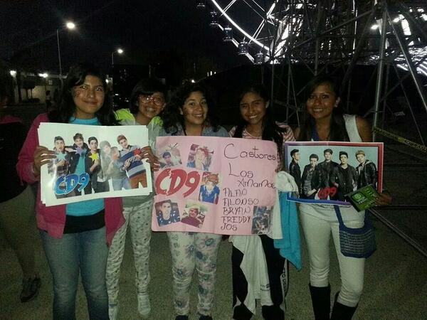 Vale_Moralees's tweet image. @somosCD9 ayer!! :3 #PowerCoder