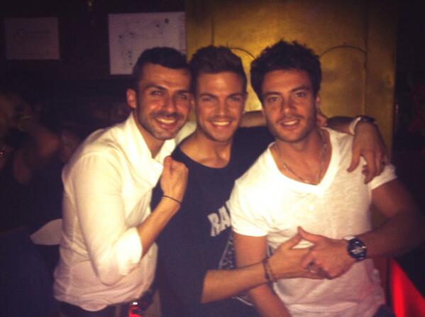 DailyTeaPage's tweet photo. Gran fiestuky en #laposada junto con @adrianlopezalva @ales_livi_gh @Albertodelacru http://t.co/FOuRmtftyS