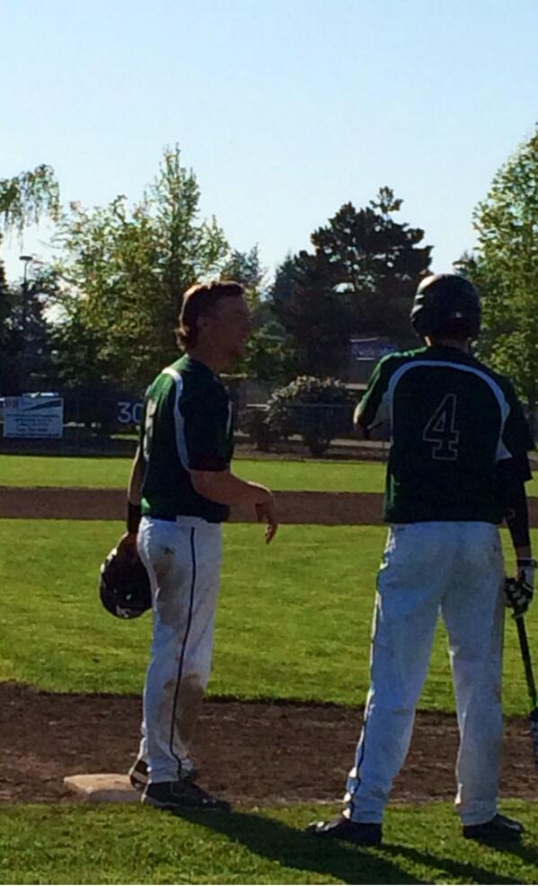 BeebfromKeizer's tweet image. Good win tonight. That dude number 4 dealed with 11 K's. @scoopdog4 #yakyak #mojomagic