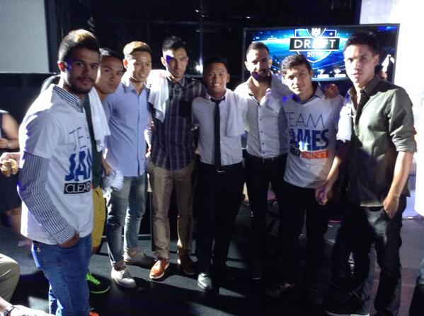 TeamJamesYH's tweet photo. #TeamJames! @jeffreychristi3 @LiauwDrew @7Lee0 @anton_delro @MrPorteria @JoaquinCG3 @misagh_9 @SimonGreatwich http://t.co/rCEASFFkhW