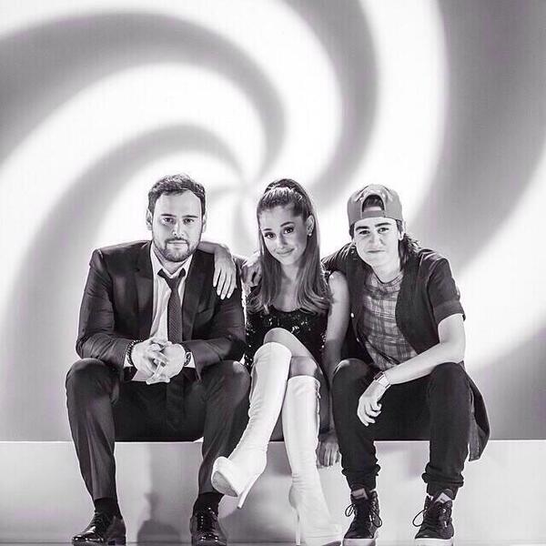 thankunext_arig's tweet image. やっと買えた。Arianaの声とあのリズムが頭から離れない。
ほんとにありがとう😭🙈💕❤️💋🍒🍭👑🎉
本当に1番好きな曲！
@ariana_japan 
 #Problem #ProblemIsNumberOne