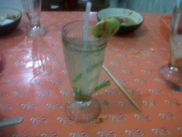 OneDreamOFC_'s tweet photo. Kalo ini minuman karya anak bangsa http://t.co/XMtDwst3Sy