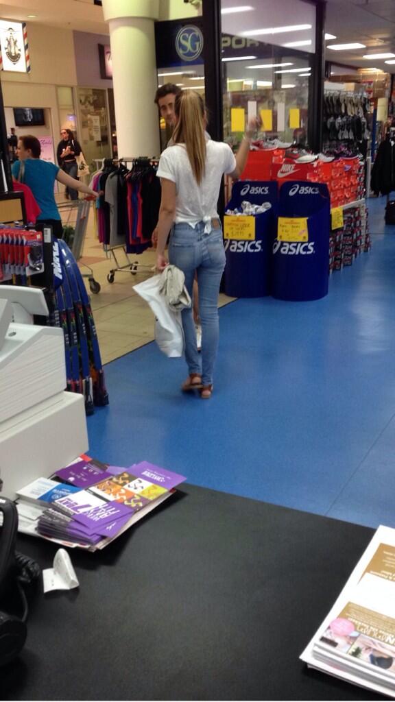 alexdevitt's tweet image. Cute little dates at Thornlie shopping centre @Cpivac @thutch141 @Andrew_Coxy @tomrutter1 #heispunching