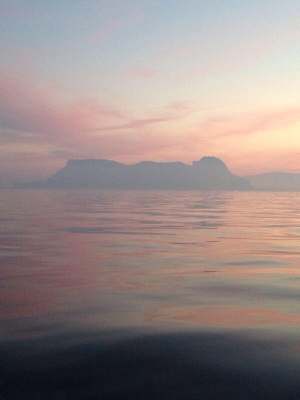 antonmaboran's tweet photo. Buen atardecer con el estrecho al fondo! http://t.co/CrytkbSuYF