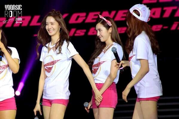 jevousCherryish's tweet photo. "หืมมม......แต๊ะอั๋งพี่เหรอคะ~" #เจสสิก้าคือตัวแทนทางสีหน้า http://t.co/N6qPAQ2sYa